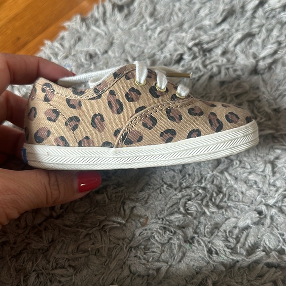 NWOB Animal Print Keds Crib Shoe.  Never worn! - Picture 4 of 5